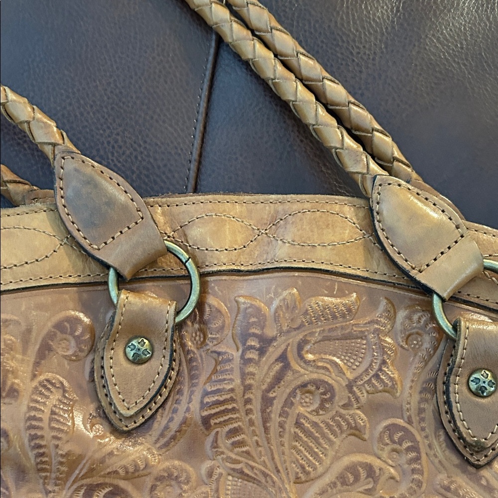 Patricia Nash Embossed Leather Shoulder Bag - Tan. With dust bag - Picture 2 of 6